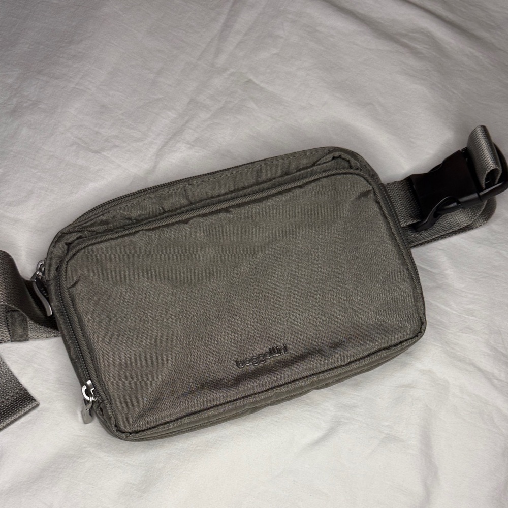 Baggallini Sterling Shimmer Travel RFID Crossbody Sling Fanny Bag